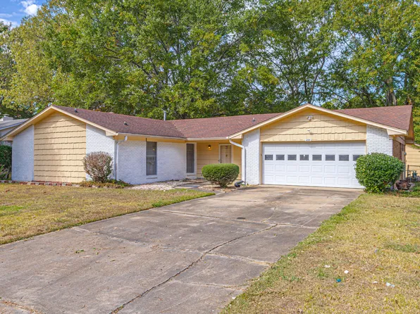 1221 Canterbury Ln, Clinton, MS 39056