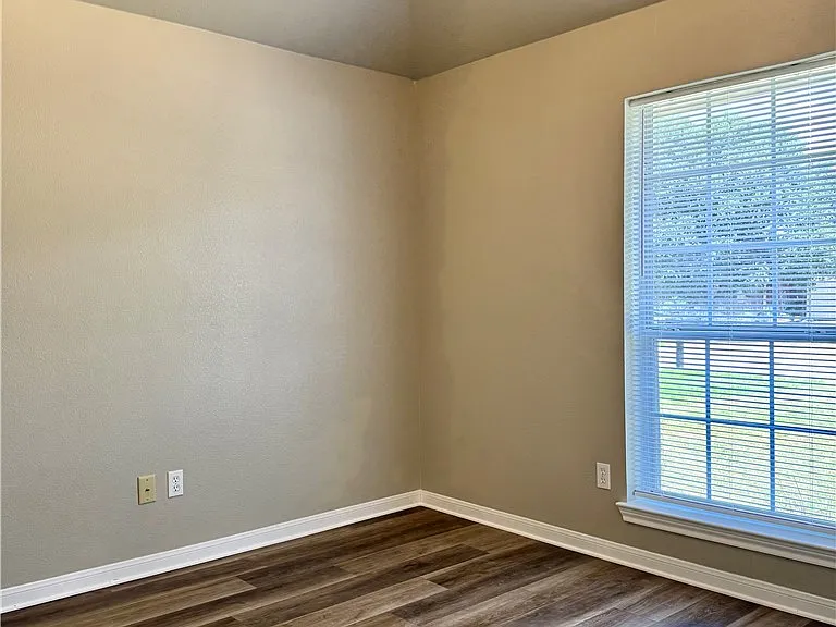 3702 Meadow View Dr — Photo 20
