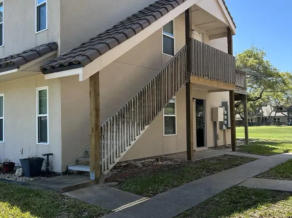 221 Marion Dr, Rockport, TX 78382