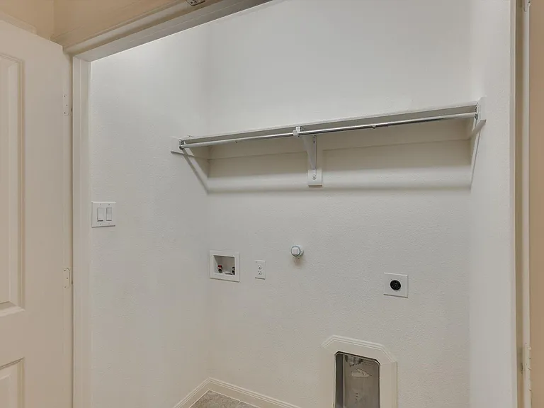 4064 Washburne Dr — Photo 24