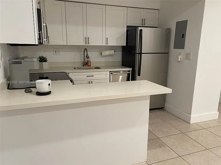 1 Edgewater Dr #103 — Photo 5