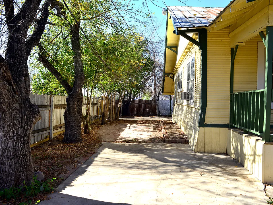 This is the left side of the house, which goes to the parking area and the back entrance