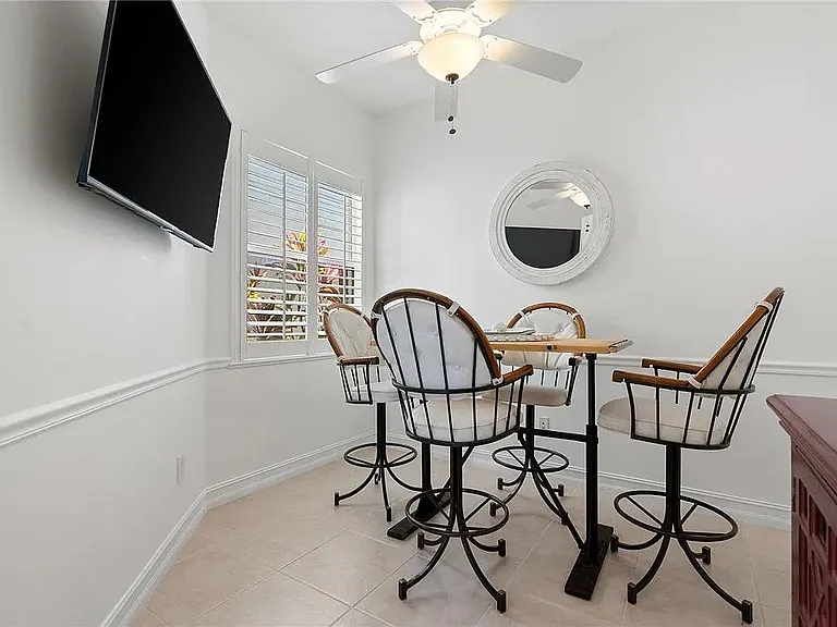 1945 Bridgepointe Cir — Photo 11