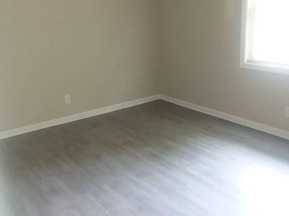 3rd image of 111 Burkshire Ct #B