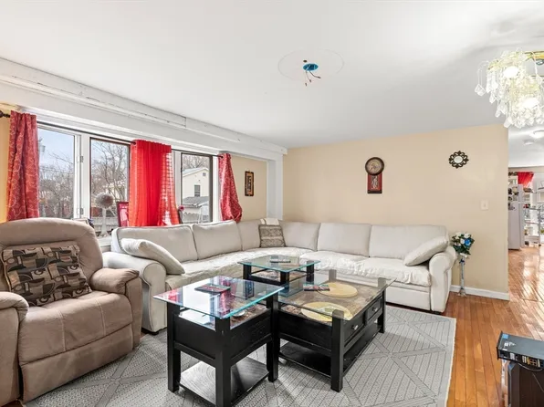54 Shirley Ave, Lowell, MA 01854