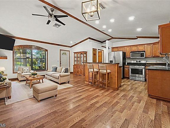 5th image of 1111 Thompson Ave