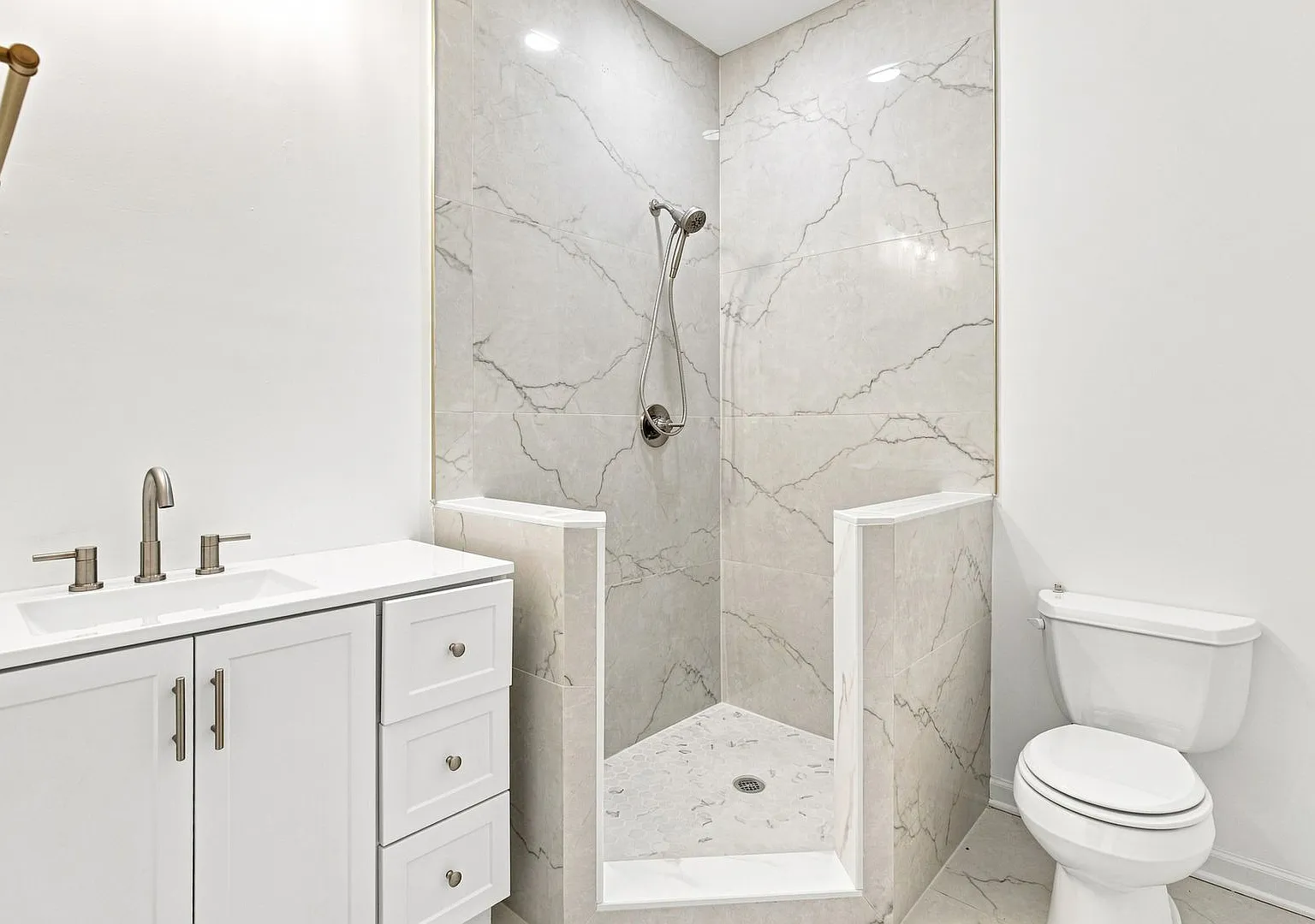 3 bedrooms, 3 bathrooms Townhouse For Rent — Photo 4