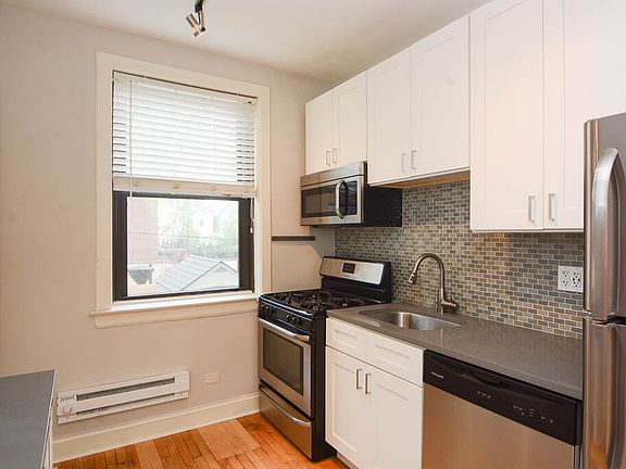 2nd image of 2325.5 N Rockwell St #B3