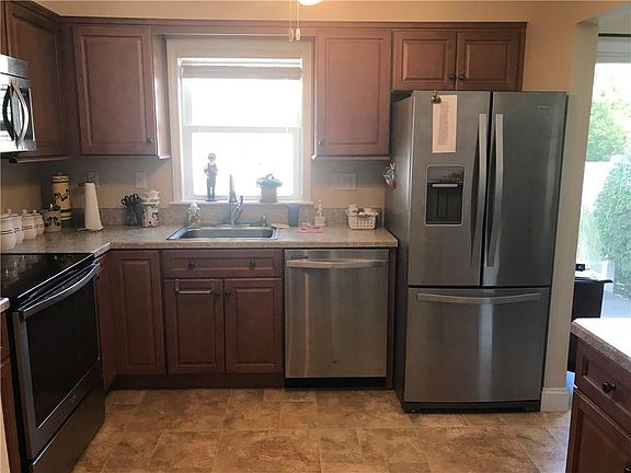5th image of 3523 Lake Front Dr