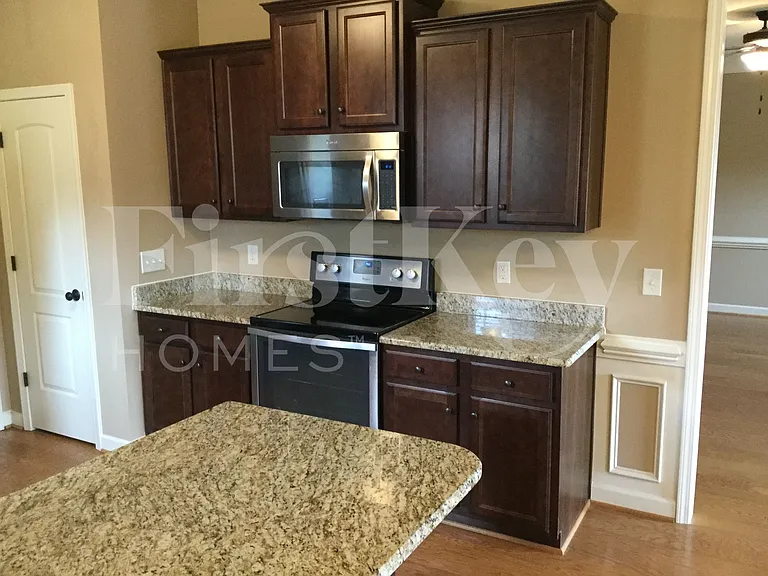 293 Majestic Oak Dr — Photo 2