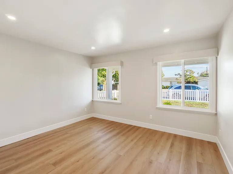 Wonderful natural light in the secondary bedroom