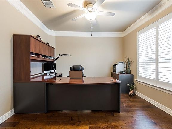 5th image of 1441 River Forest Dr
