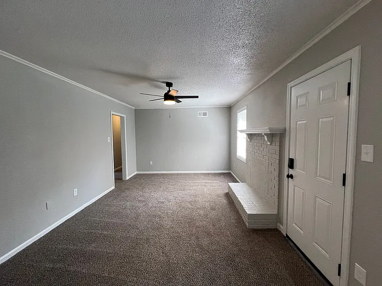5586 Hyacinth Cv — Photo 2