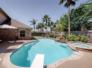 602 High Ridge Dr, Friendswood, TX 77546