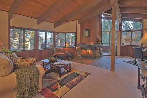 Lakeviews & Vaulted Ceilings