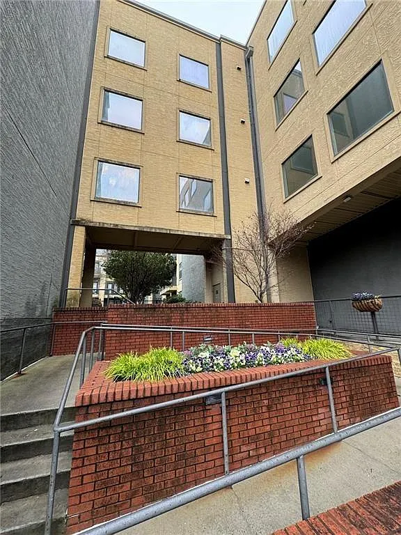 1 bed, 1.0 bath, 750 sqft, $1,800 — Photo 2