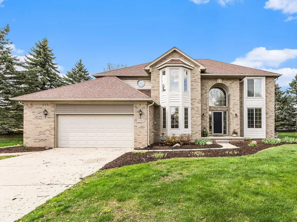 34291 W Hill Dr, Chesterfield, MI 48047