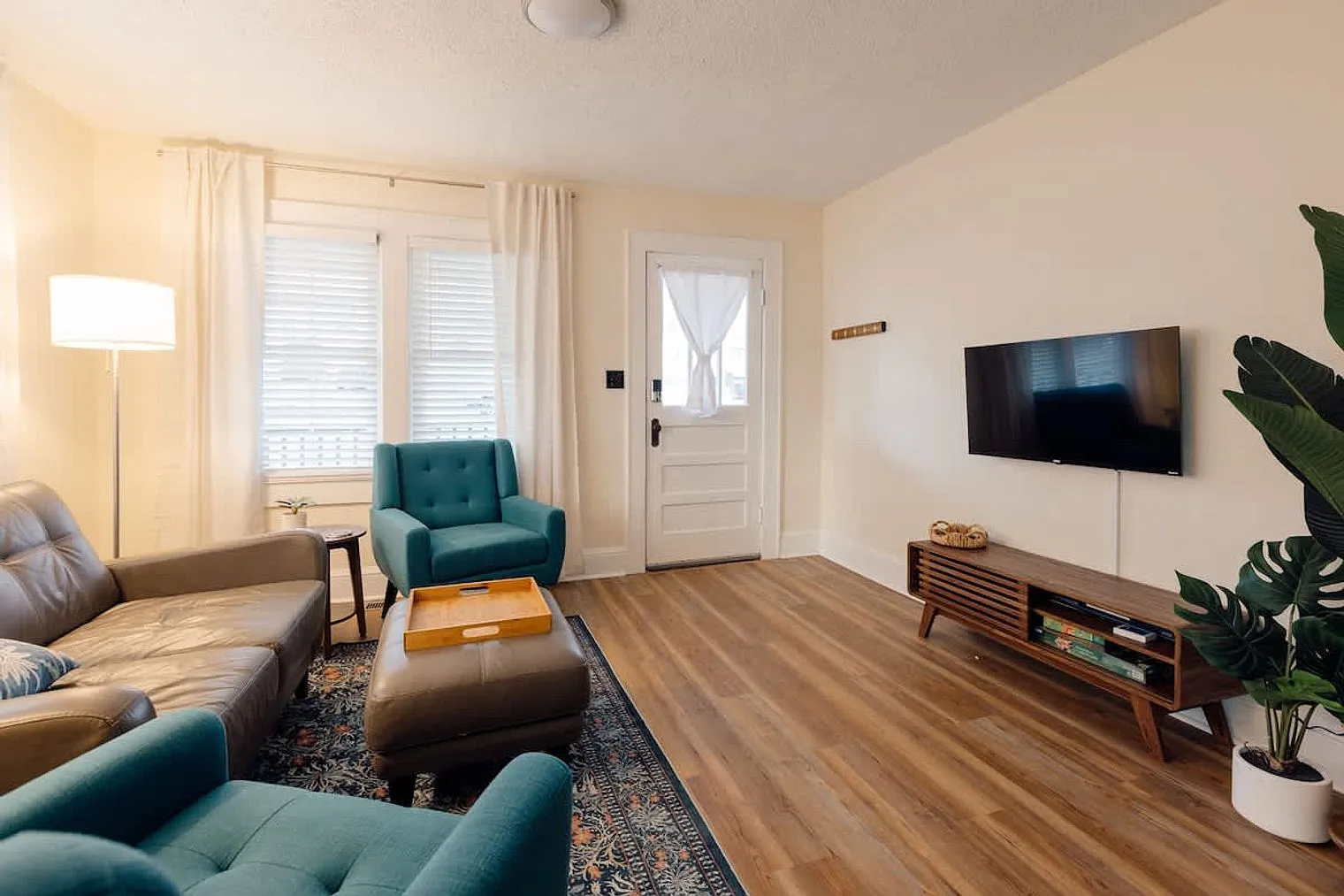 2 bed, 1.0 bath, 495 sqft, $4,354 — Photo 2