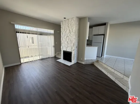 18630 Burbank Blvd APT 213, Tarzana, CA 91356