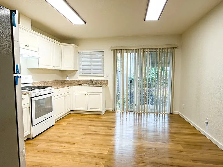308 Montrose Dr #A — Photo 3