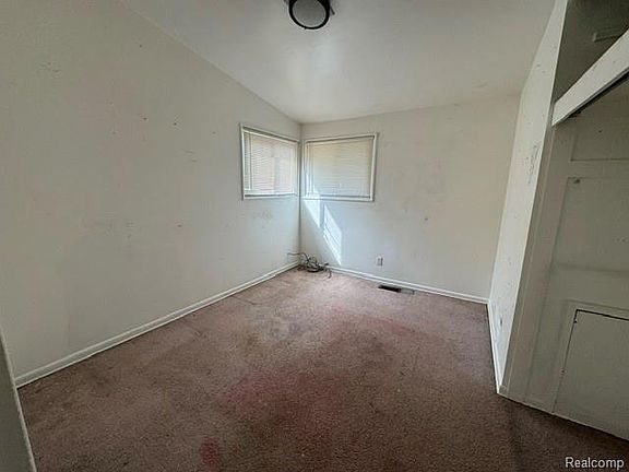 4th image of 19264 Beaverland St