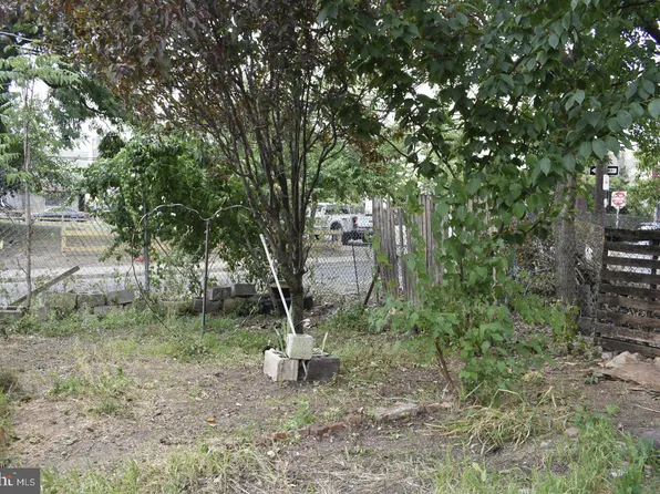 2969 N Leithgow St, Philadelphia, PA 19133