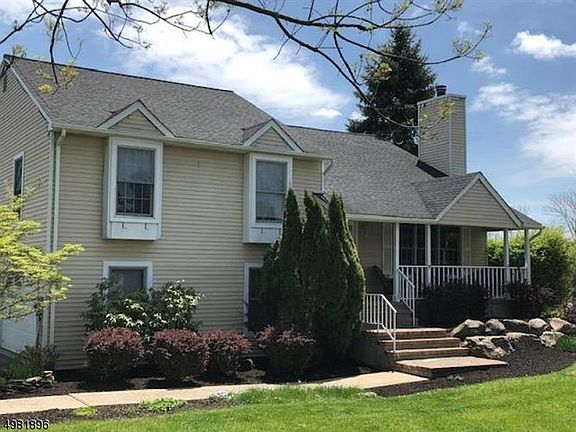 2nd image of 30 Lauren Ln