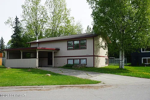 2935 Donington Dr Photo 1