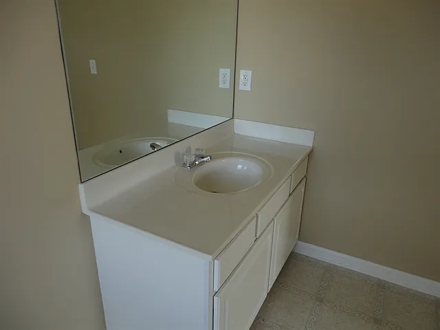 10 Canso St — Photo 7