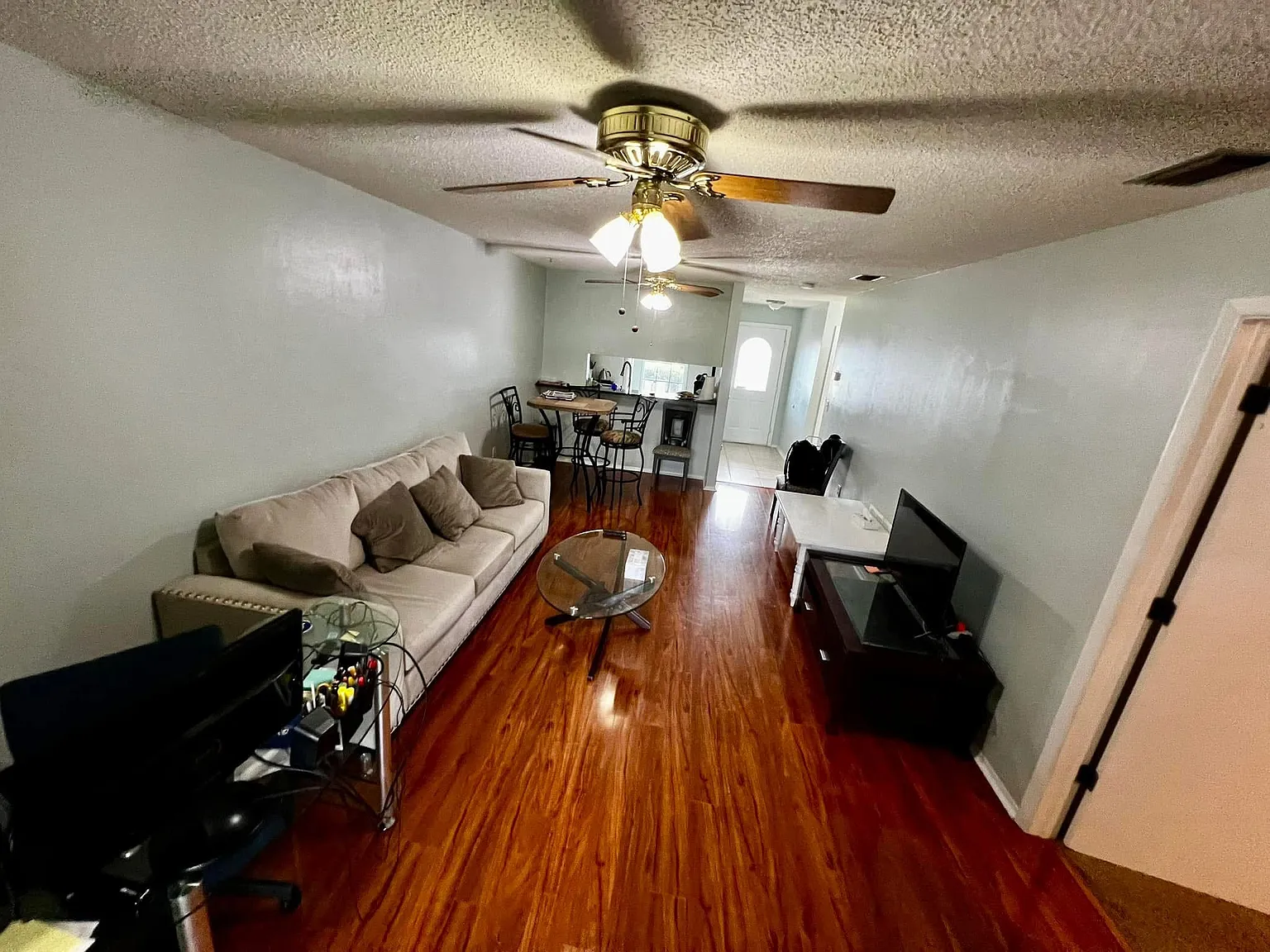 2 bed, 1000 sqft, $1,550 — Photo 4