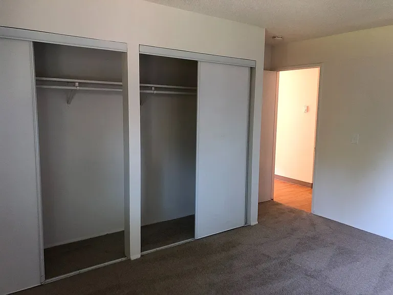 13401 SE Stark St — Photo 14