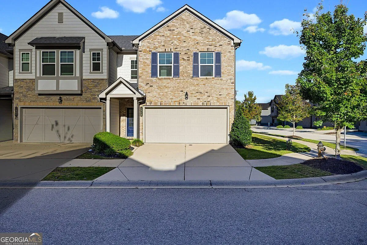 3 bed, 2.5 bath, 1714 sqft, $2,350 — Photo 2
