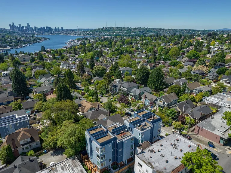 4th Ave NE — Photo 32