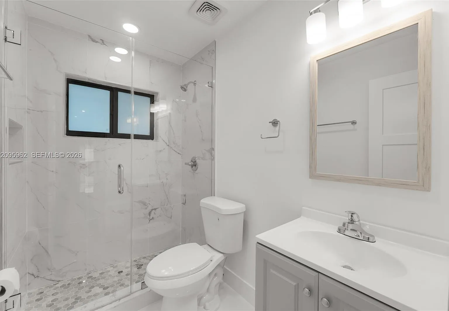 4 bed, 1869 sqft, $4,650 — Photo 4