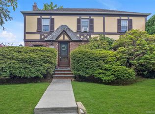 21536 48th Ave, Oakland Gardens, NY 11364