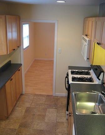 Galley Kitchen w/Appliances