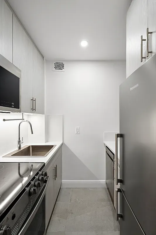 295 Park Avenue South — Photo 2
