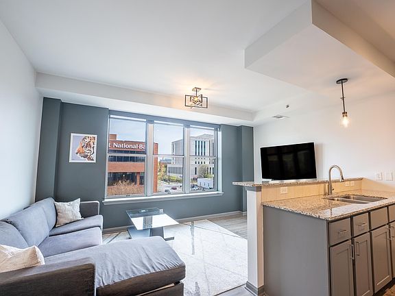 4th image of 100 E Washington St APT 55