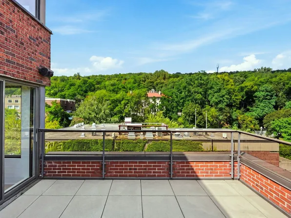 1515 Avenue Du Docteur Penfield #906, Montreal, QC H3G 2R8