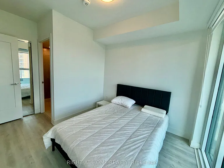 20 Inn On The Park Dr #1130 — Photo 11