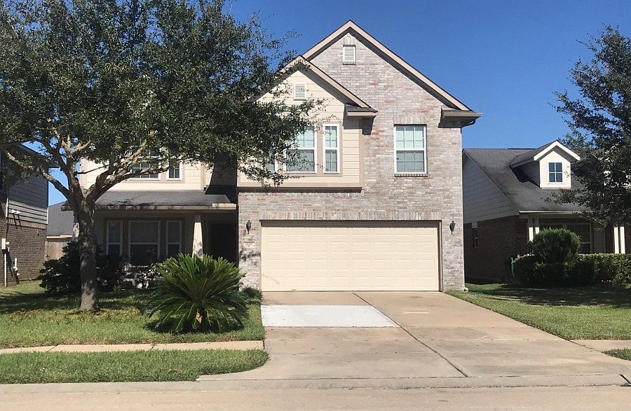 1st image of 18118 Surrey Lake Ln