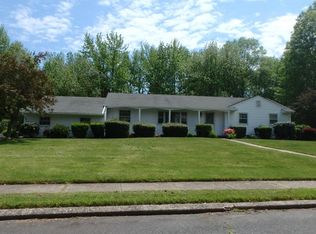 7 Fieldstone Ln, Ocean, NJ 07712