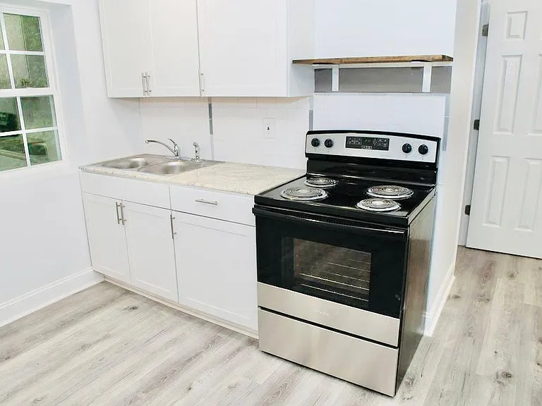 1611 Washington St E #B — Photo 6