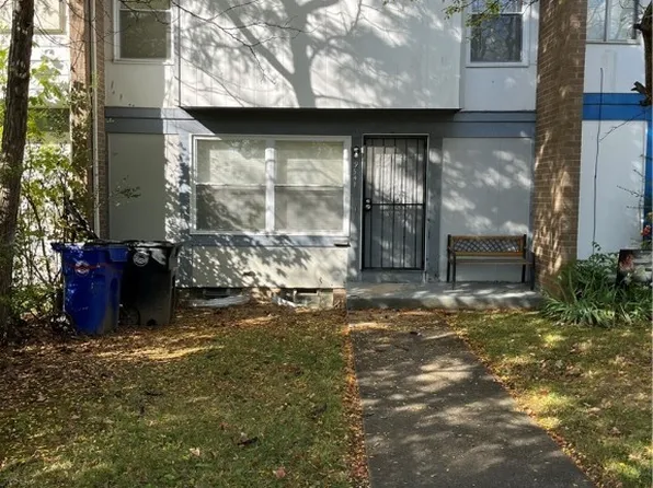 9341 Manor Ave, Cleveland, OH 44104