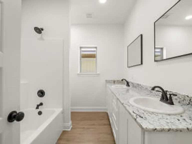 1281 Miller St — Photo 7