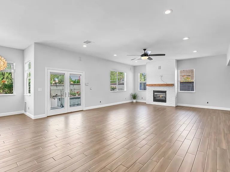 296 Doe Run Cir — Photo 12
