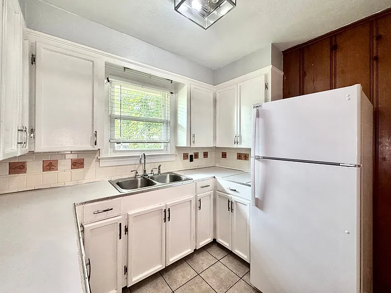 2428 Orpine Ave — Photo 5