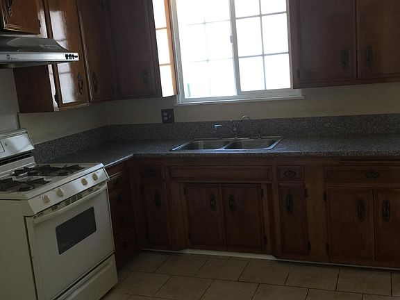 3rd image of 5326 Huddart Ave
