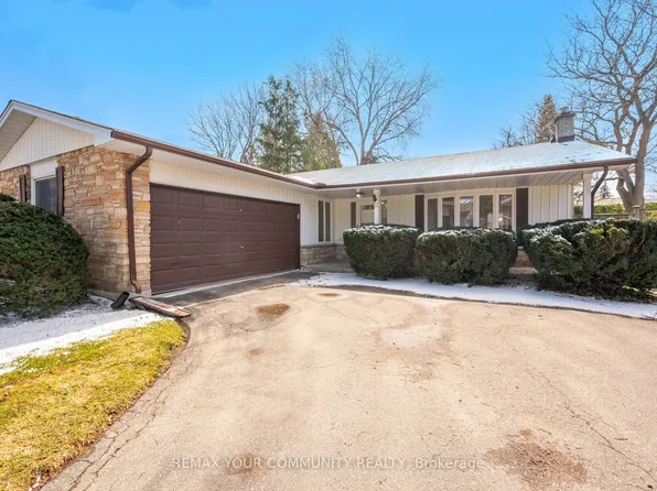 11 Glenview Dr, Aurora, ON L4G 2G7