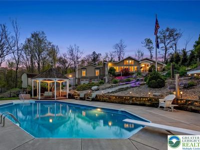 1284 Burger Hollow Rd, Effort, PA, 18330